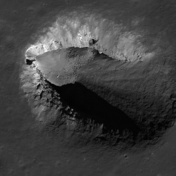 Lacus Mortis Pit M126759036L